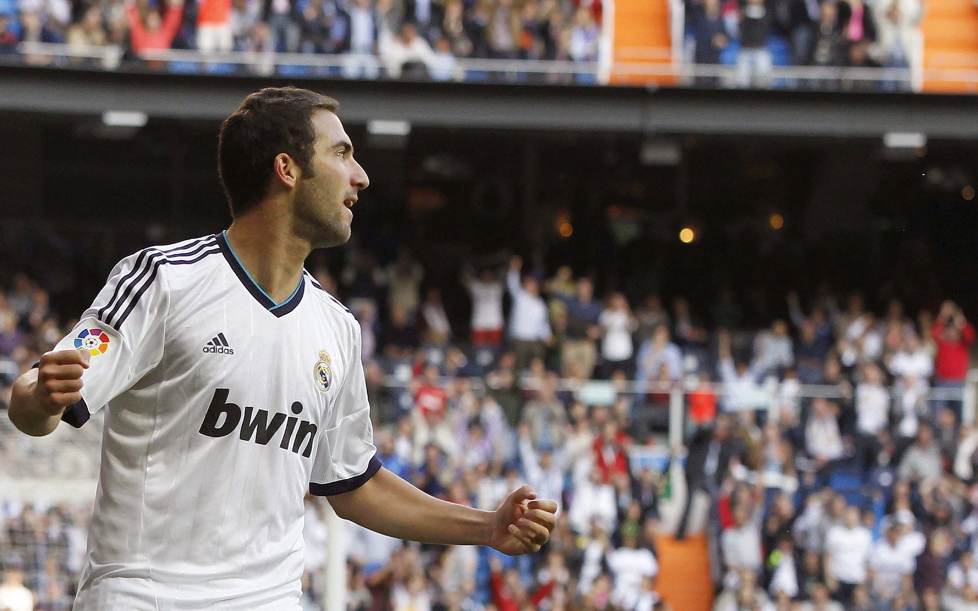 _奇才队士气如虹，不屈不挠取胜_，奇才队员